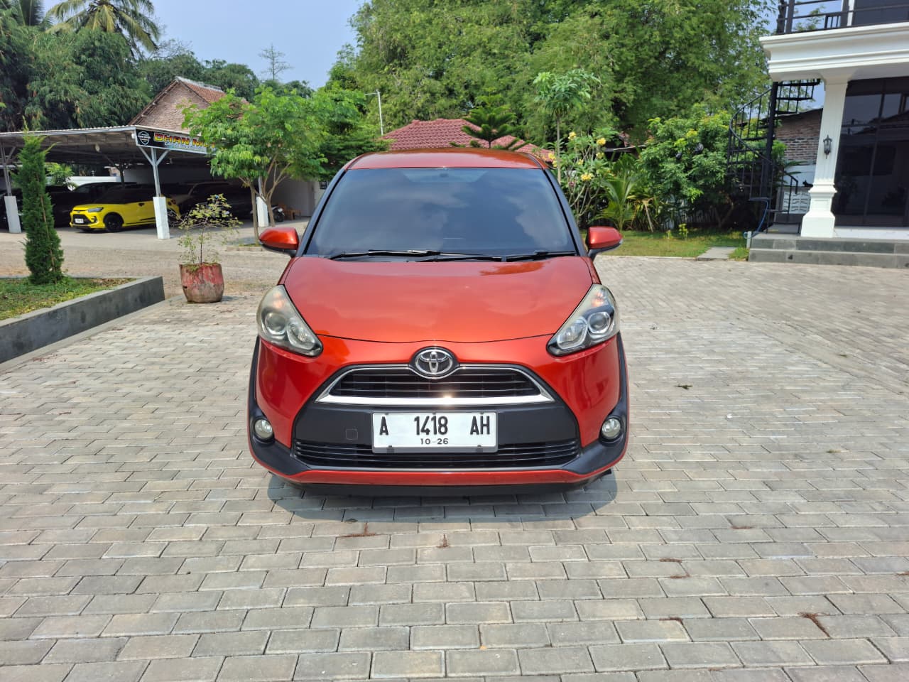 Toyota Sienta V MT